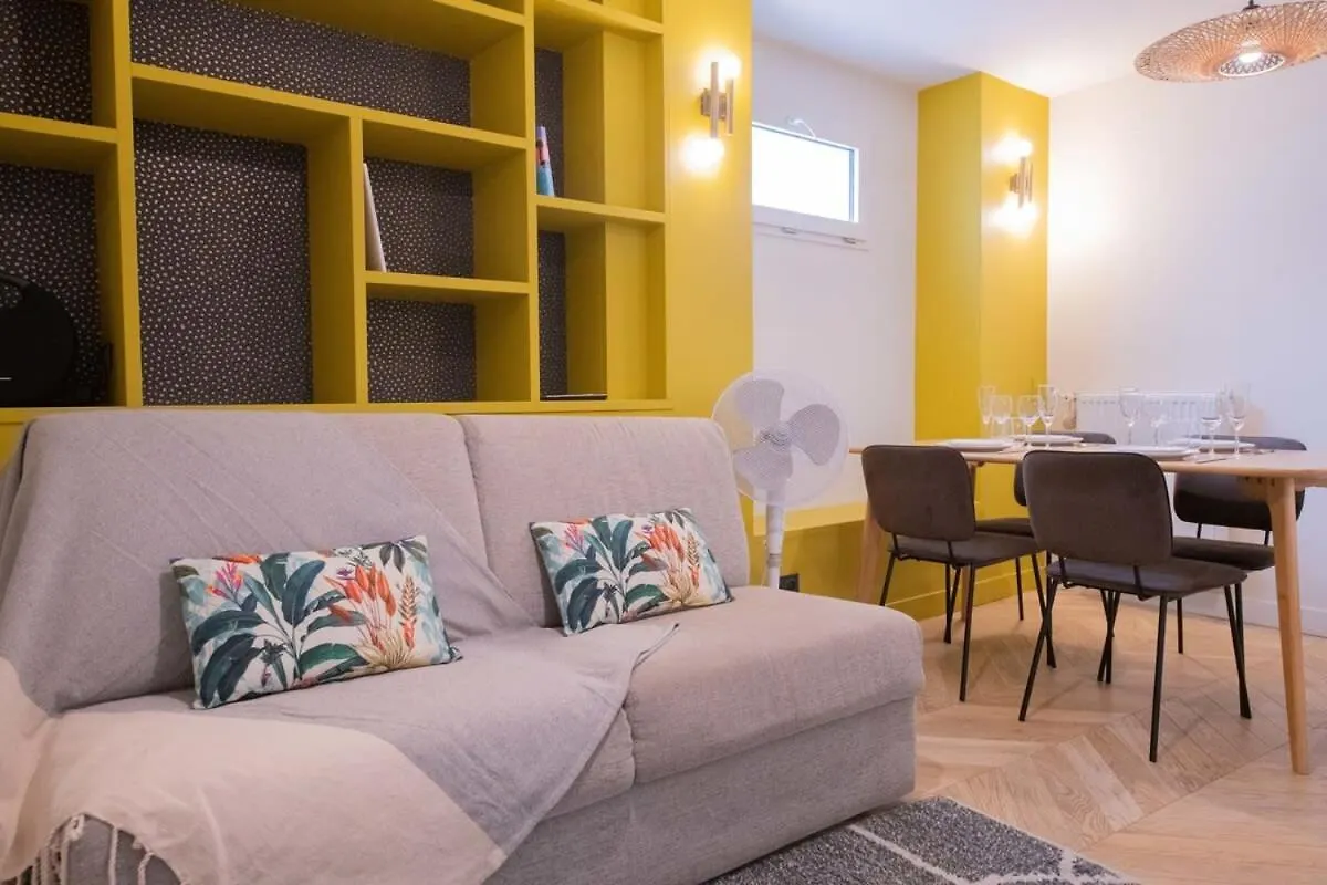 Recently Renovated 3Bd Next To Invalides Apartment Paris 0*,  France