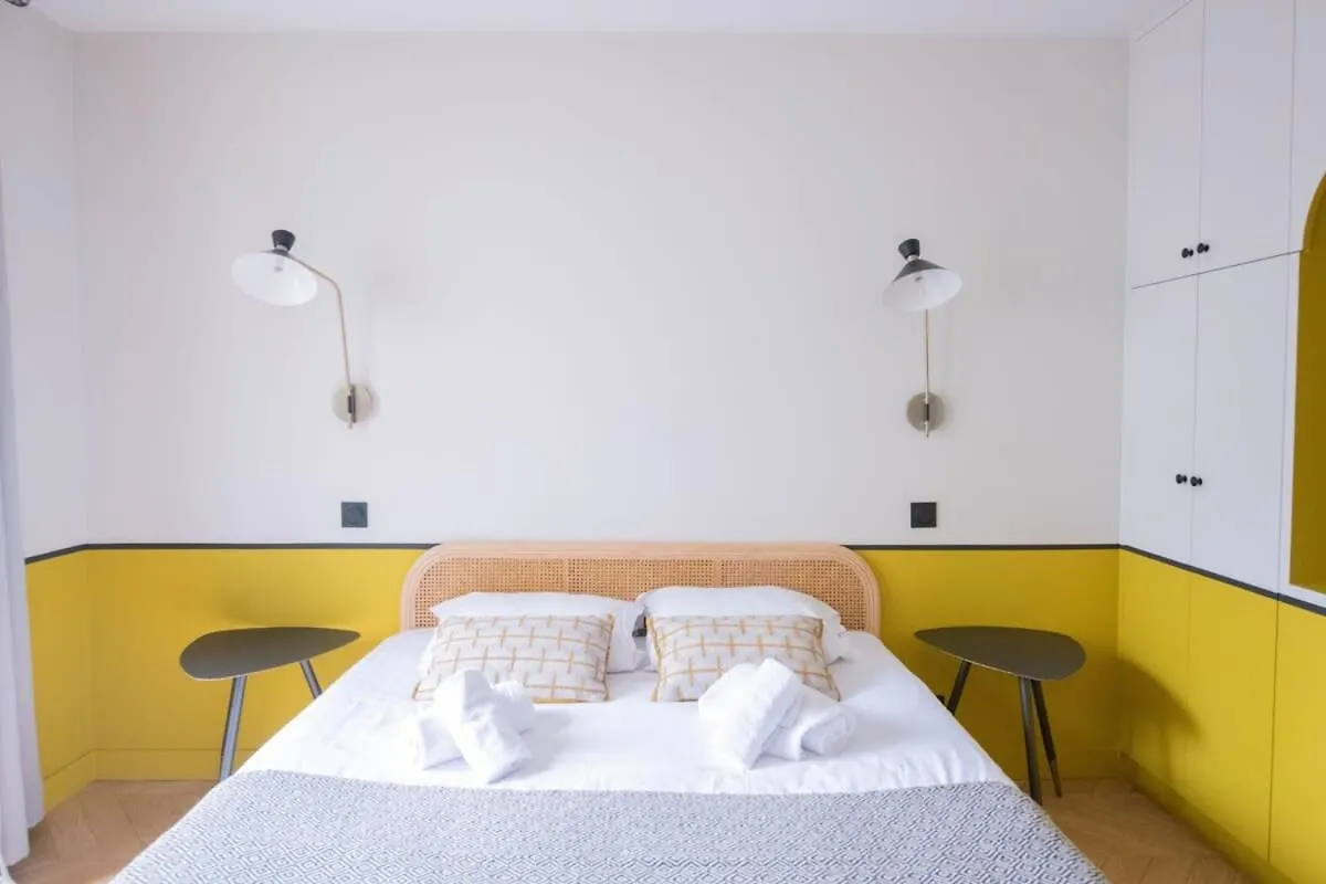 Recently Renovated 3Bd Next To Invalides Apartment Paris France