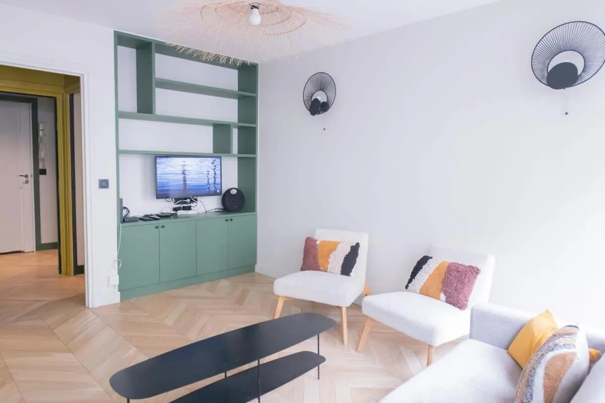 Recently Renovated 3Bd Next To Invalides Apartment Paris France