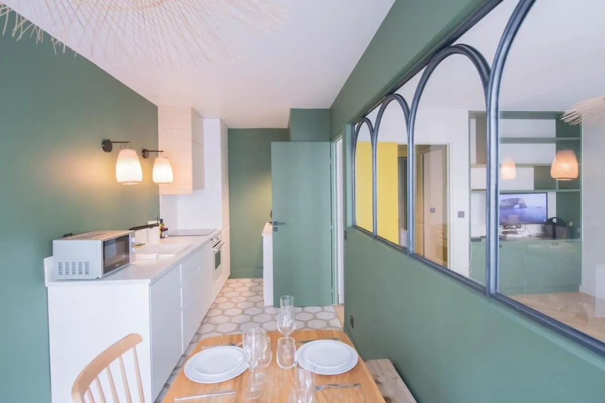 Recently Renovated 3Bd Next To Invalides Apartment Paris 0*,  France