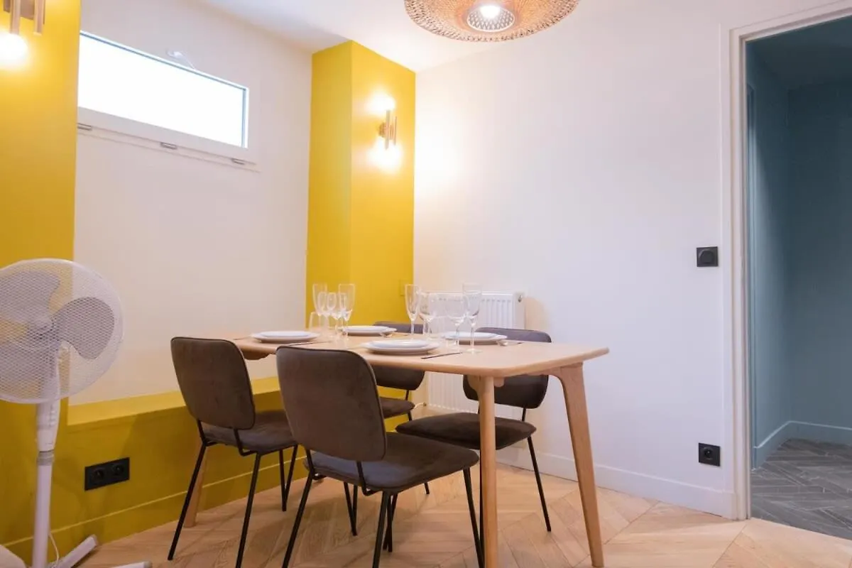 Recently Renovated 3Bd Next To Invalides Apartment Paris France